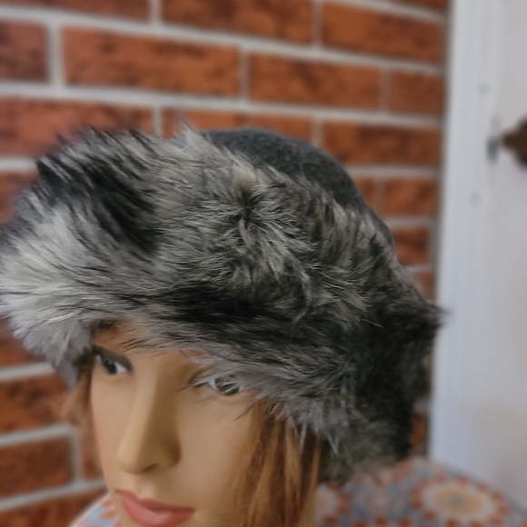 Parkhurst Women's Winter Faux Fur Mink Hat - Picture 6 of 16